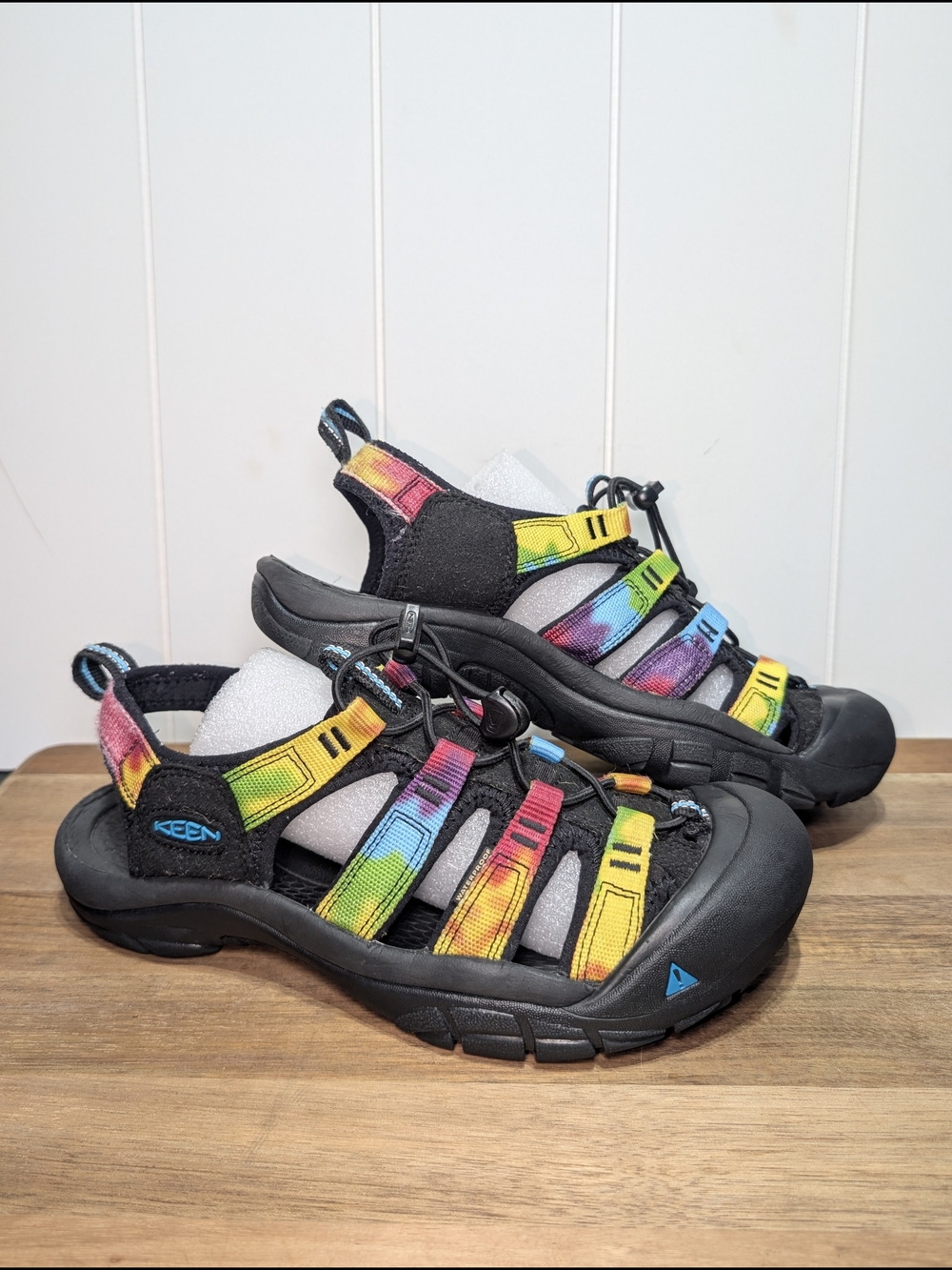 Keen Women's 8.5 Newport Retro Tie Dye Rainbow Black Water Sandals Kayak Wading